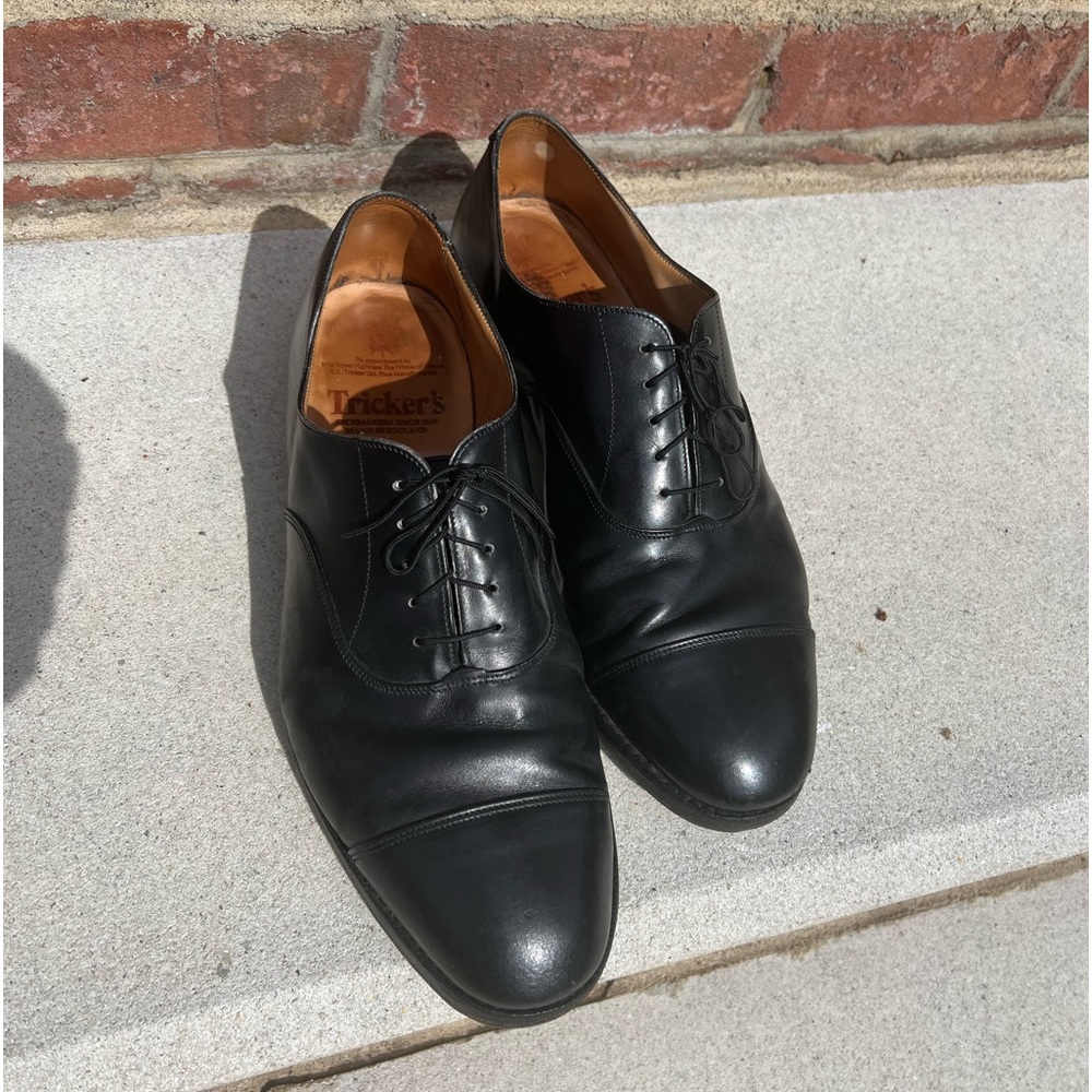 Tricker’s Henley Plain Dress shoes. Black leather with cap toe. US11.5/UK10.5